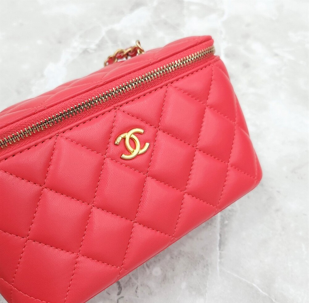 [럭스유] (새상품) 샤넬 직사각 코스메틱 베니티 백 골든볼 32번대