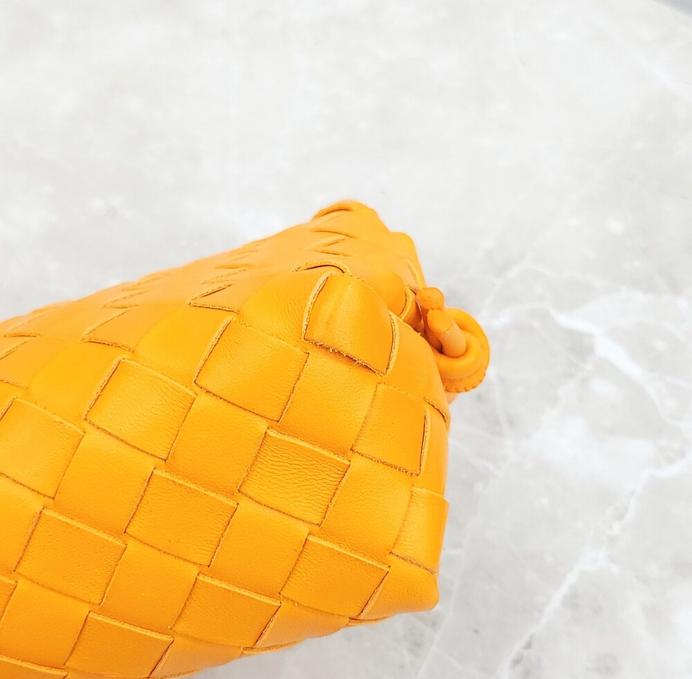 [럭스유] 보테가베네타 스몰 루프 카메라백