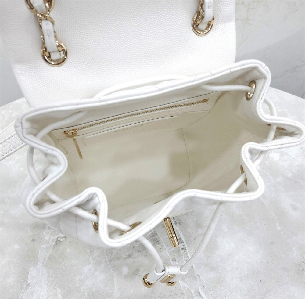 [럭스유] (새상품) 샤넬 화이트 어반스피릿 백팩 스몰 캐비어 AS4058