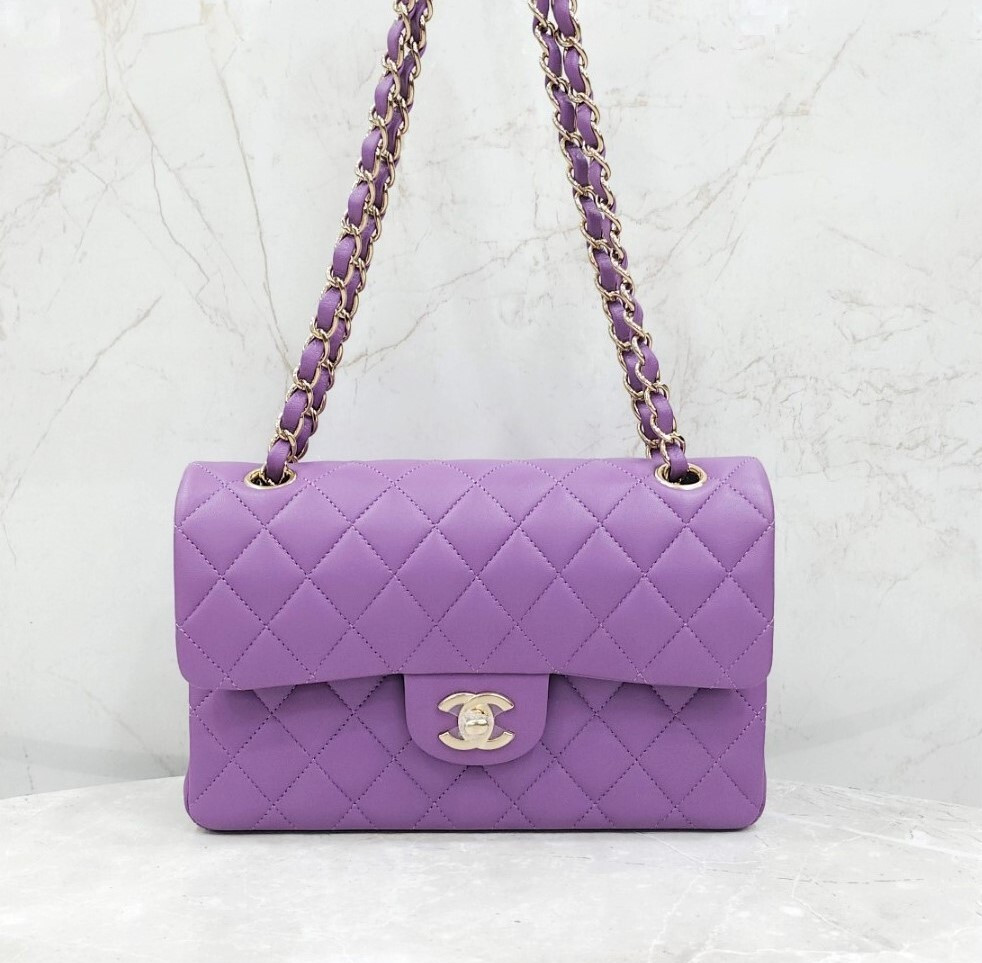 [럭스유] (새상품) 샤넬 클래식 스몰 플랩백 퍼플 샴페인골드 A01113