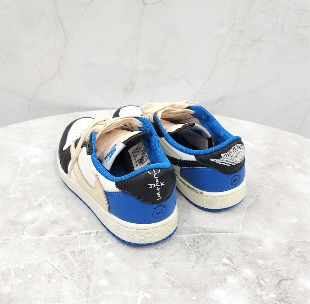 [럭스유] 250 / 나이키 X 프라그먼트 조던1 스캇 로우 스니커즈