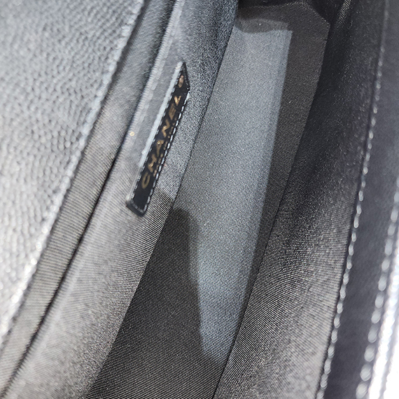 샤넬 캐비어 보이백 미듐 금장 숄더백 30번대 A67086