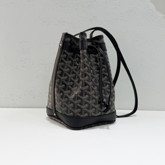 고야드 쁘띠플로 PM 블랙 버킷백 AMAFLOTPM01