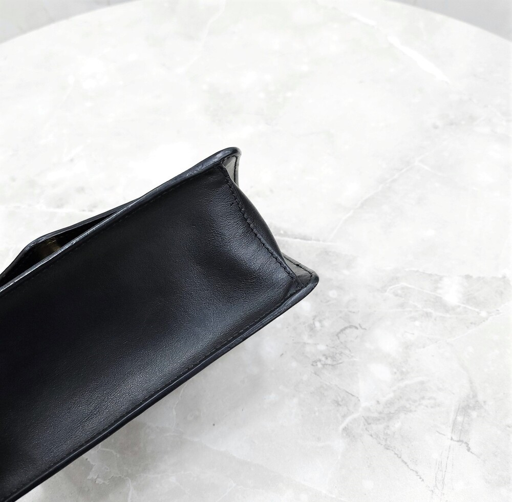 [럭스유] 프라다 삼각로고 사피아노 레더 엔벨로프 체인 숄더백 1BD200