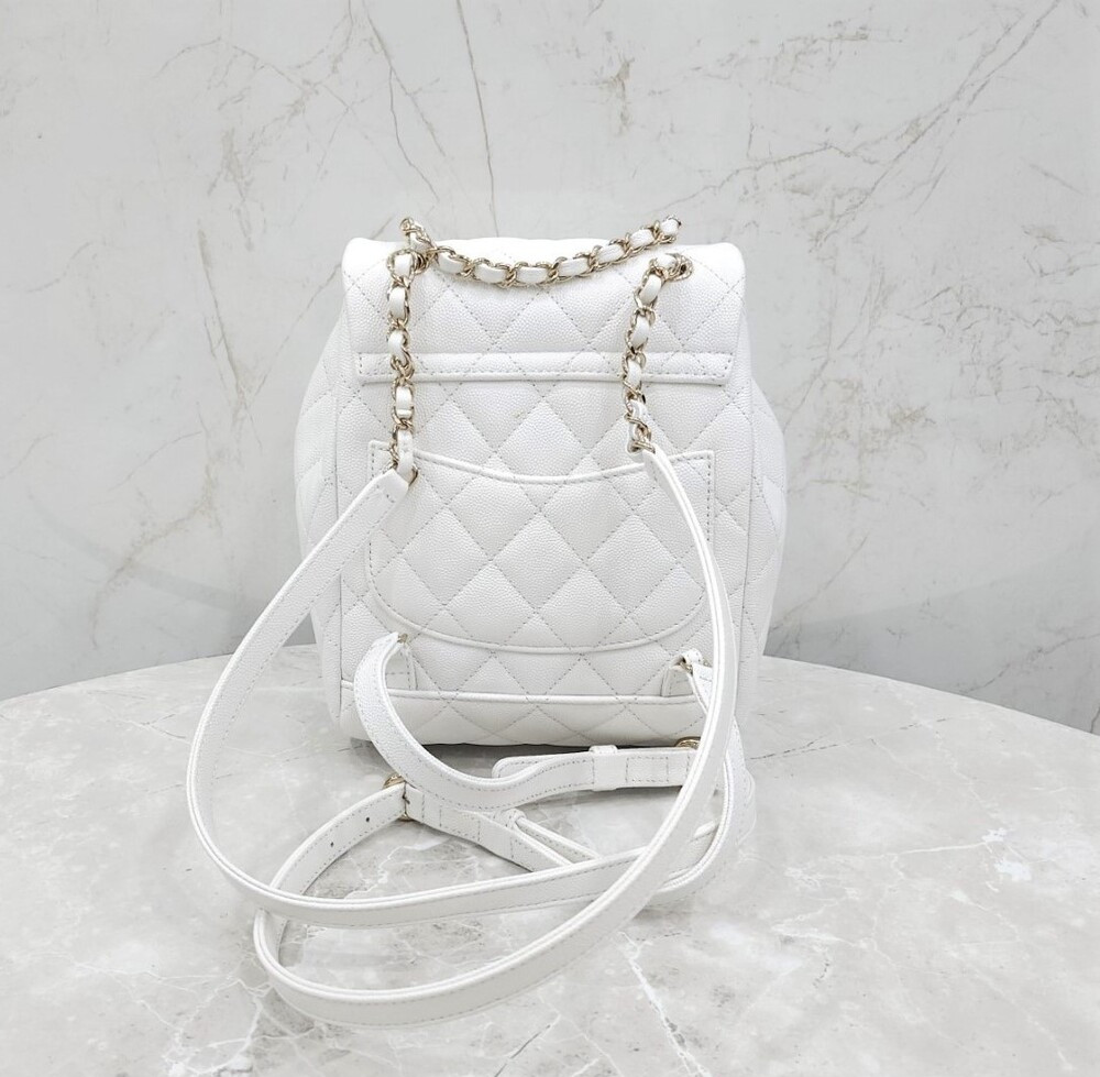 [럭스유] (새상품) 샤넬 화이트 어반스피릿 백팩 스몰 캐비어 AS4058