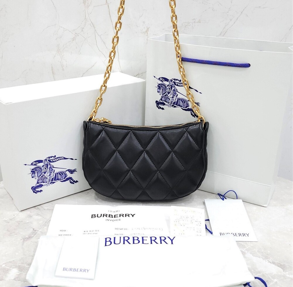 [럭스유] 버버리 로킹 홀스 퀄팅 파우치 체인백 81053281