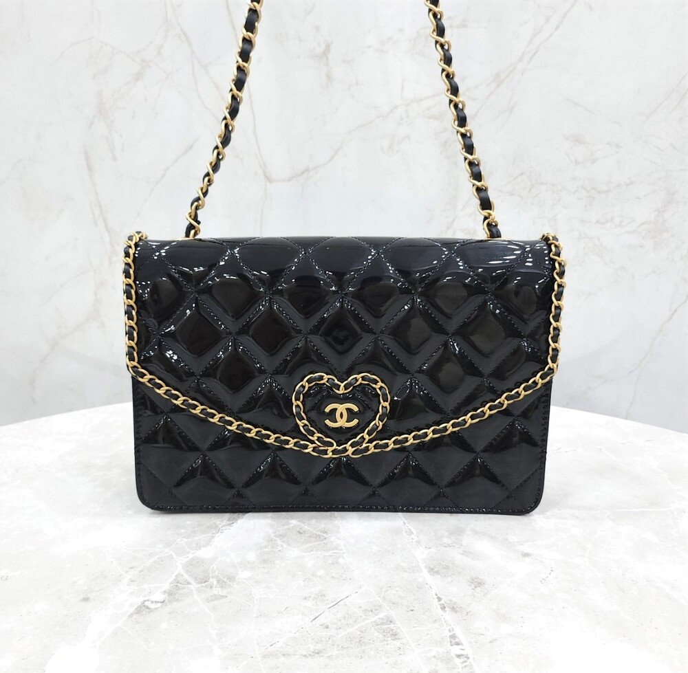 [럭스유] 샤넬 24C 하트 CC로고 페이던트 플랩 체인 숄더백 AS4900