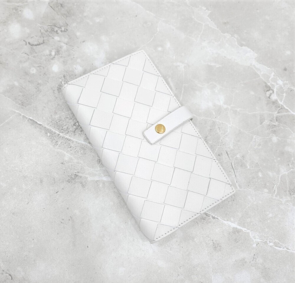 [럭스유] (새상품) 보테가베네타 화이트 인트레치아토 위빙 아이폰케이스