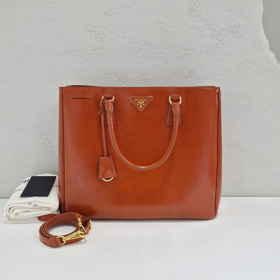 프라다 사피아노 베르닉 숄더백 BN2389