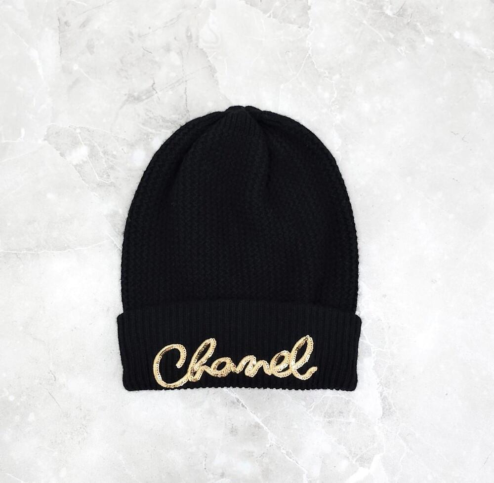 [럭스유] 샤넬 비즈 레터링 캐시미어 비니 AA8313