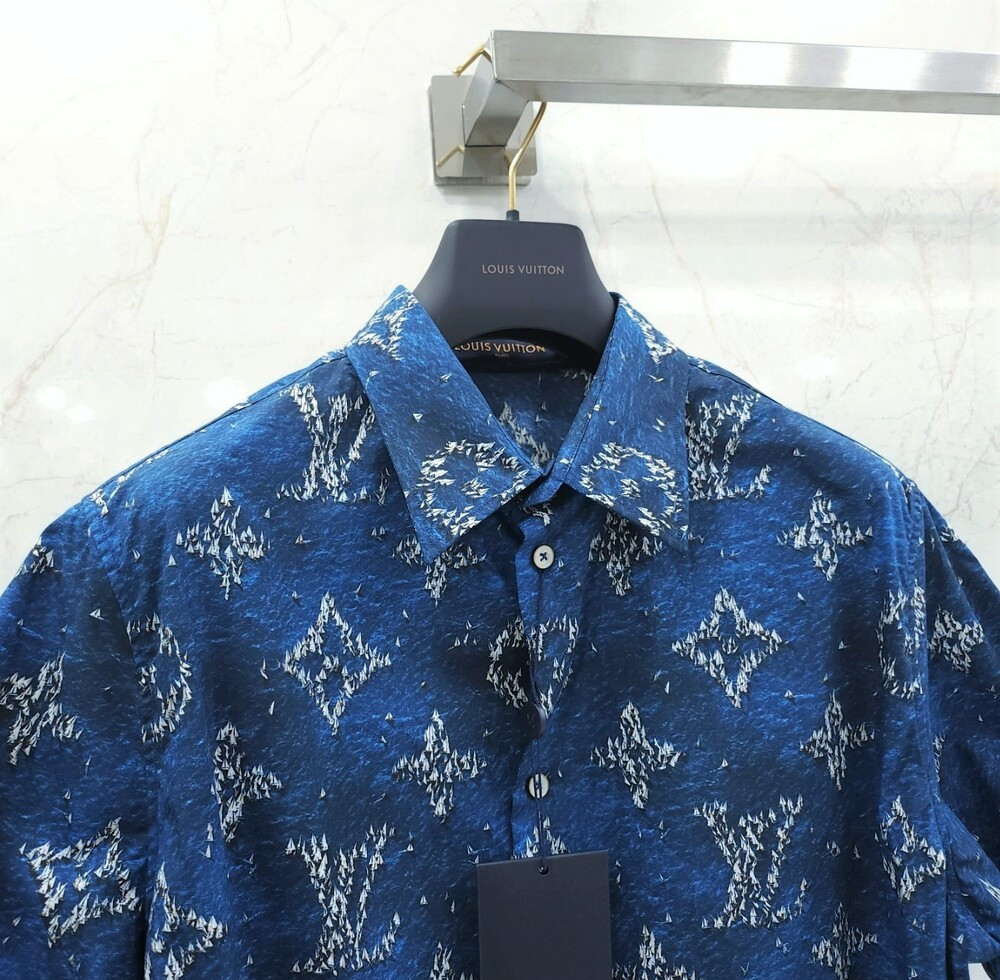 [럭스유] (새상품) L / 루이비통 프린티드 모노그램 쇼트 슬리브드 셔츠 1AHVTZ