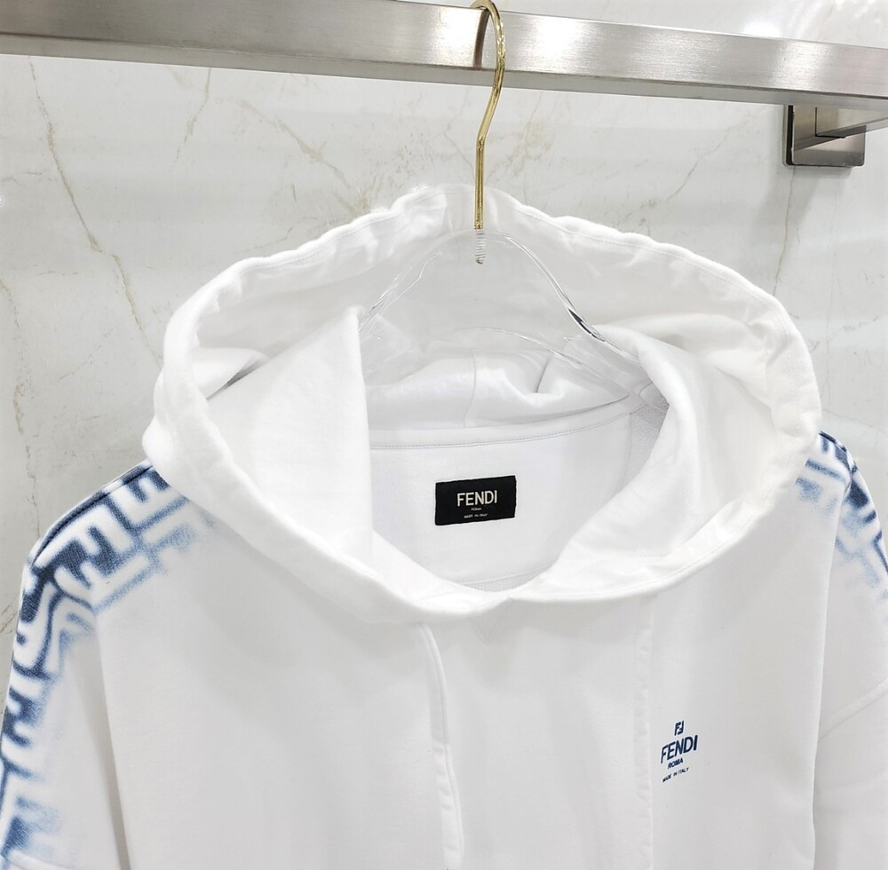 [럭스유] (새상품) L / 펜디 FF 그라디언트 후드 티셔츠