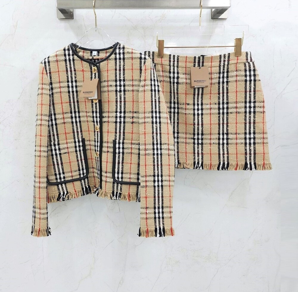 [럭스유] (새상품) 38,42 / 버버리 체크 부클레 자켓 스커트 셋업