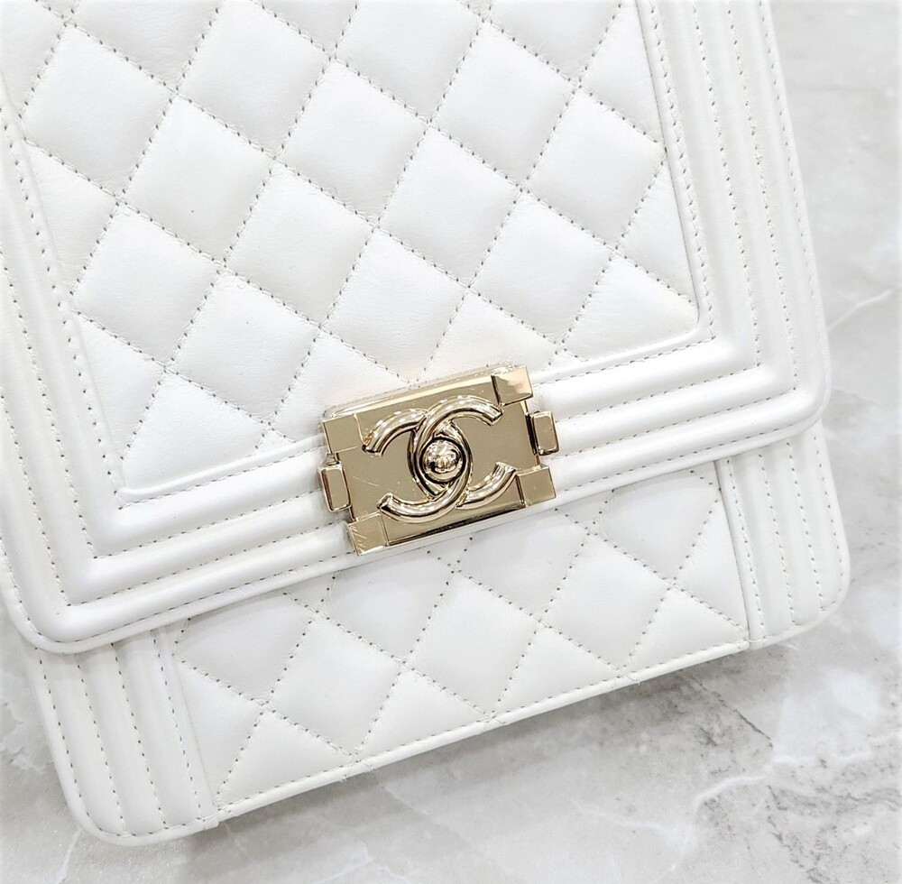 [럭스유] 샤넬 화이트 보이 샤넬 플랩백 금장 27번대 AS0130