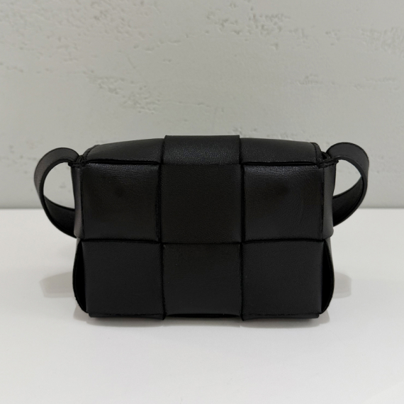 보테가베네타 인트레치아토 미니 카세트 크로스백 666688