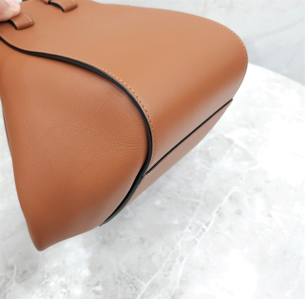 [럭스유] 로에베 스몰 해먹 백 클래식 카프스킨 0010110567