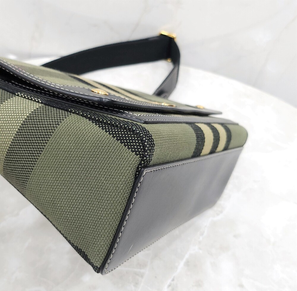 [럭스유] 버버리 그린 체크 노트 크로스백 8043107