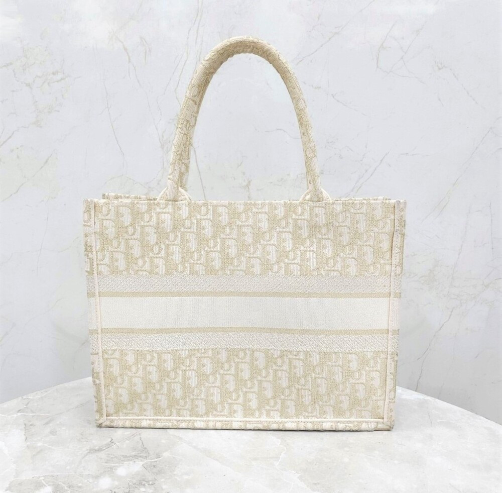 [럭스유] 디올 오블리크 북토트 미디엄 백 화이트 골드 M1296ZTQR_M981