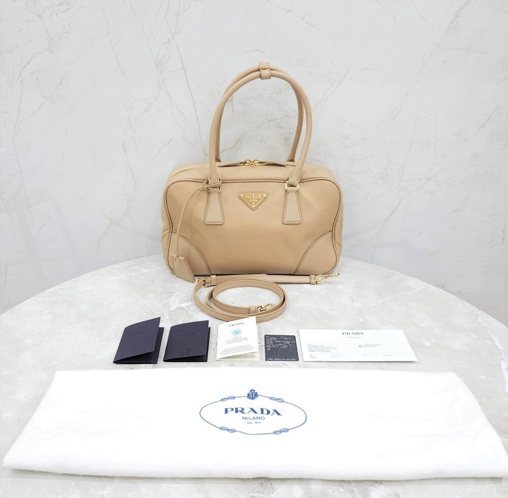 [럭스유] 프라다 리에디션 1978 미디엄 리나일론 및 사피아노 투핸들 백