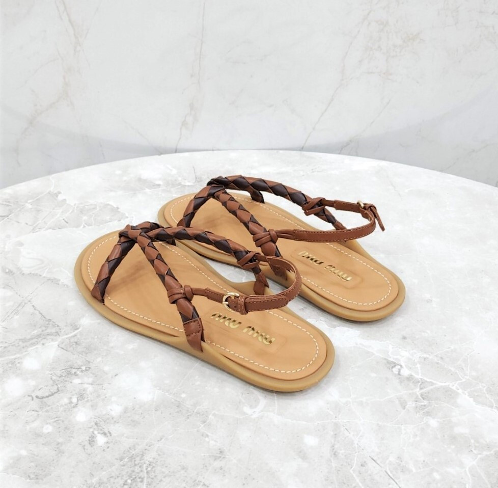 [럭스유] (새상품) 35 / 미우미우 브레이디드 레더 스트랩 샌들 꼬냑 5X409E