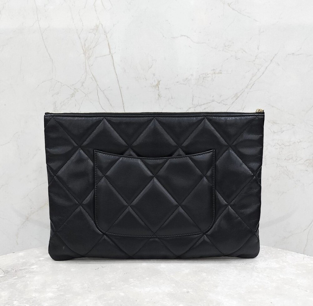 [럭스유] 샤넬 19 클러치 미디움 블랙 금장 AP0952