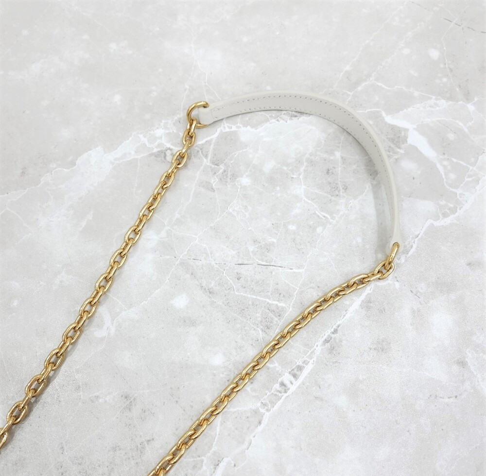 [럭스유] 미우미우 화이트 엠보스드 로고 토트 숄더백 5BA243