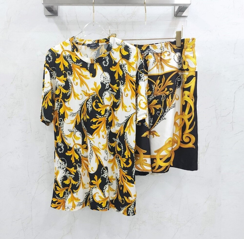 [럭스유] (새상품) 48 / 베르사체 메두사 르네상스 쇼츠 반바지