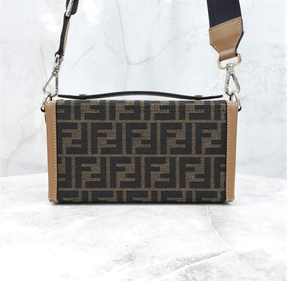 [럭스유] 펜디 FF 바게트 소프트 트렁크백 7VA565