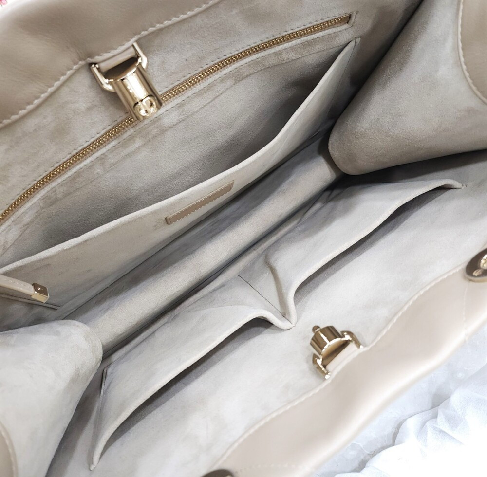 [럭스유] (새상품) 디올 레더 에센셜 토트백 M8721OZVJ