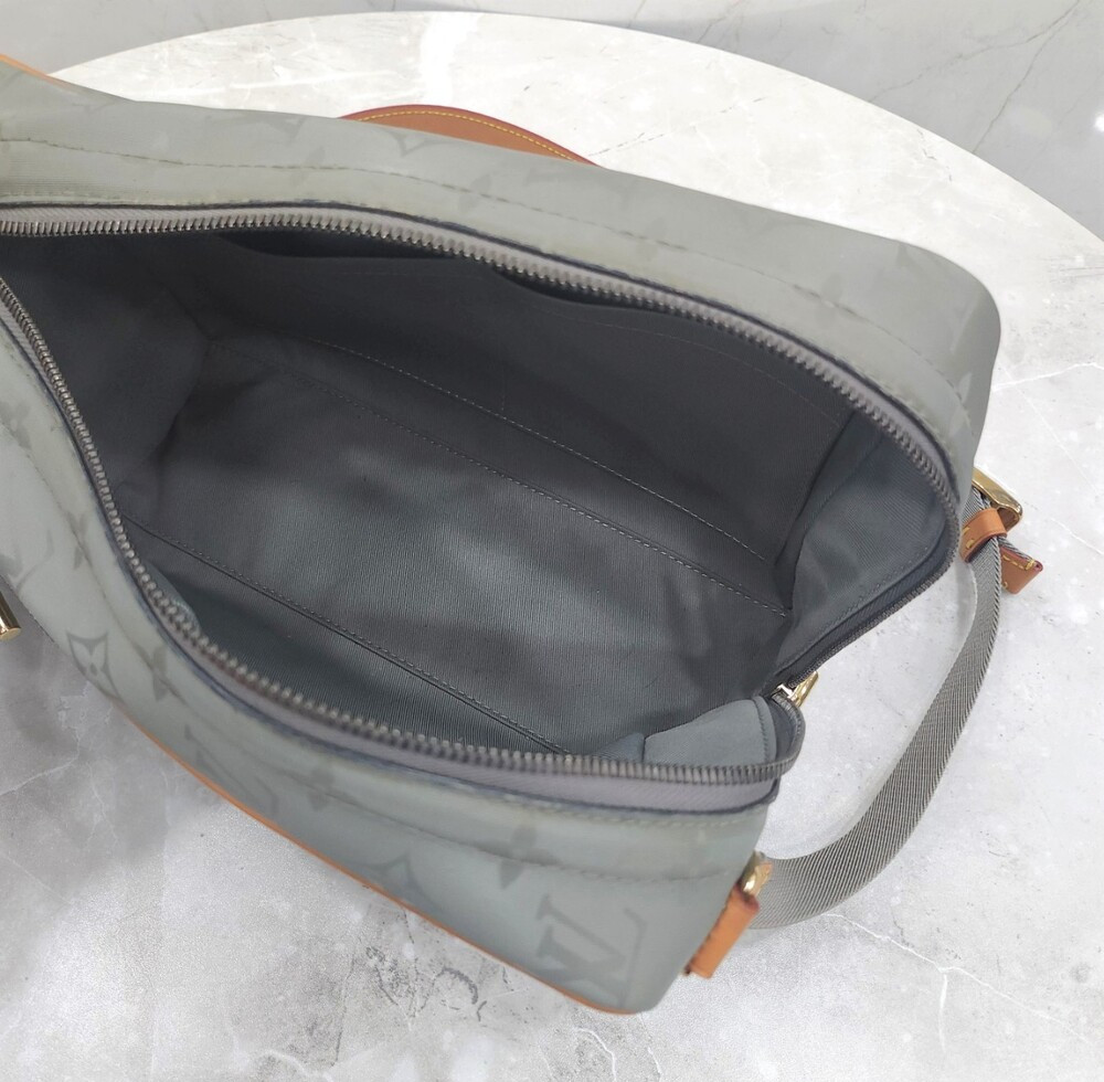 [럭스유] 루이비통 티타늄 모노그램 카메라 크로스백