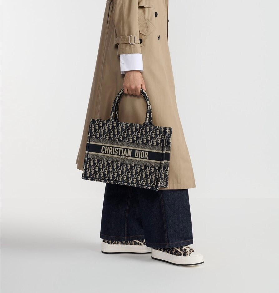 [럭스유] 디올 오블리크 북토트 미디엄 백 에크루 블루 M1296ZRIW