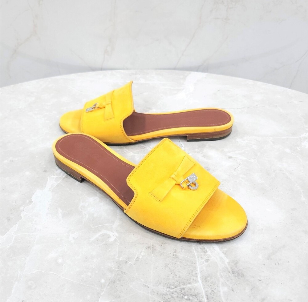 [럭스유] 36.5 / 로로피아나 옐로우 참스 썸머워크 스웨이드 뮬 슬리퍼