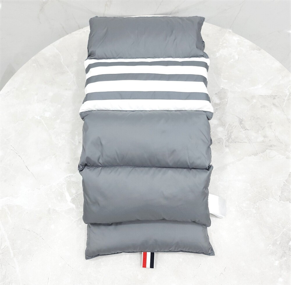 [럭스유] (새상품) 톰브라운 4바 패딩 머플러