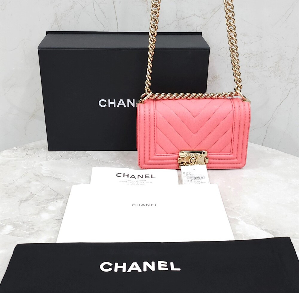 [럭스유] 샤넬 쉐브론 보이백 스몰 캐비어 핑크 금장 신형내장칩