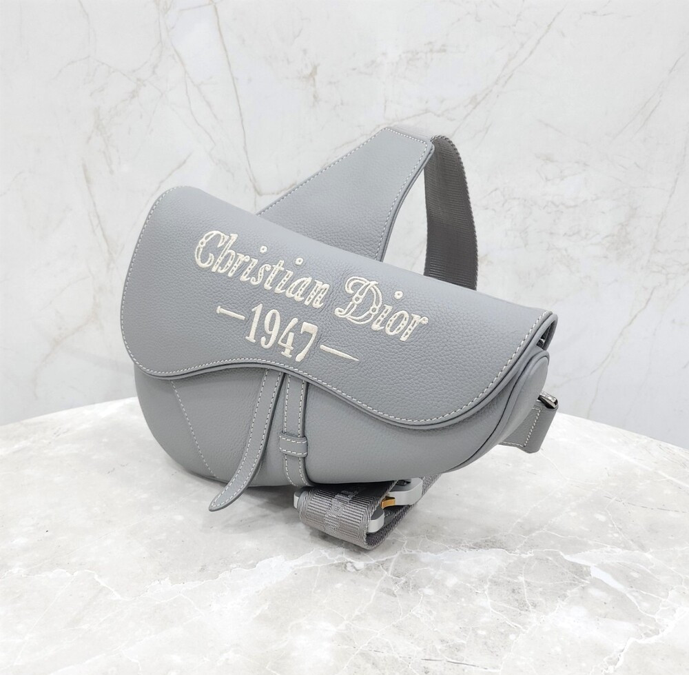 [럭스유] (새상품) 디올 1947 스티치 그레이 그레인 새들백