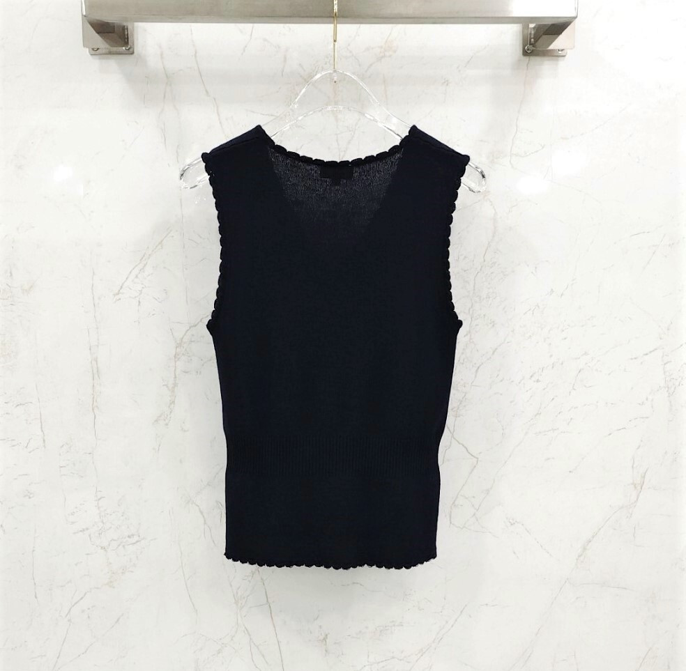 [럭스유] 34 / 샤넬 24FW 프리컬렉션 울 슬리브리스 탑 P78388