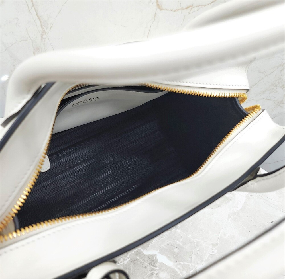 [럭스유] (새상품) 프라다 크리스틴 사피아노 탑핸들 백 1BA372