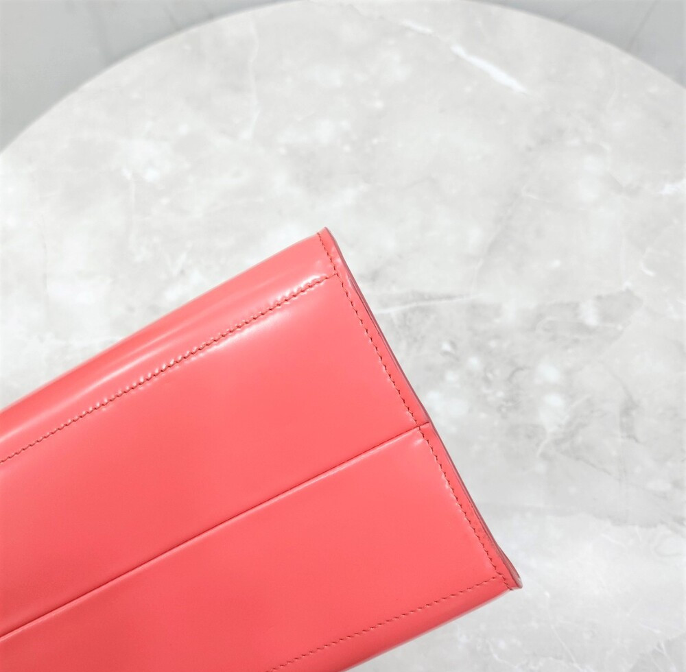 [럭스유] 프라다 핑크 삼각로고 브러쉬 레더 토트백