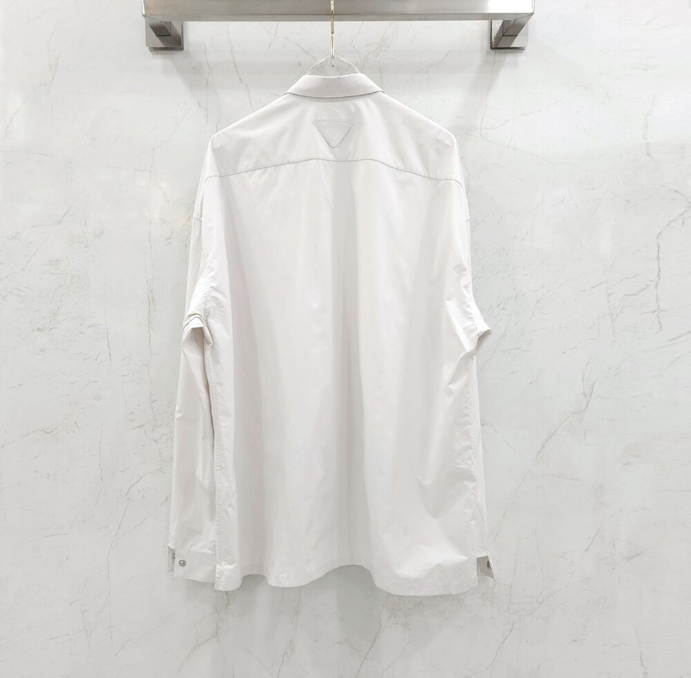 [럭스유] L / 프라다 트라이앵글 디테일 셔츠 SC753