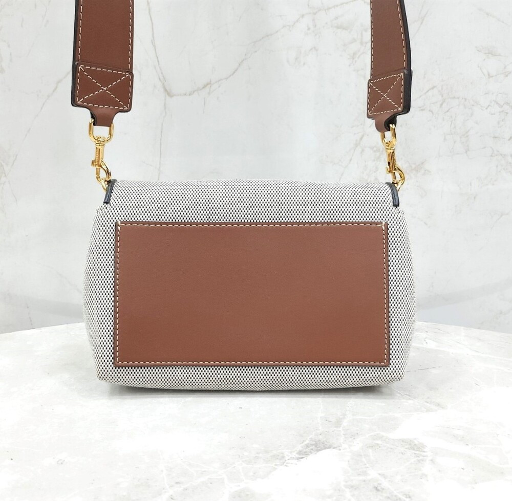 [럭스유] 버버리 호스페리 크로스백 8041833