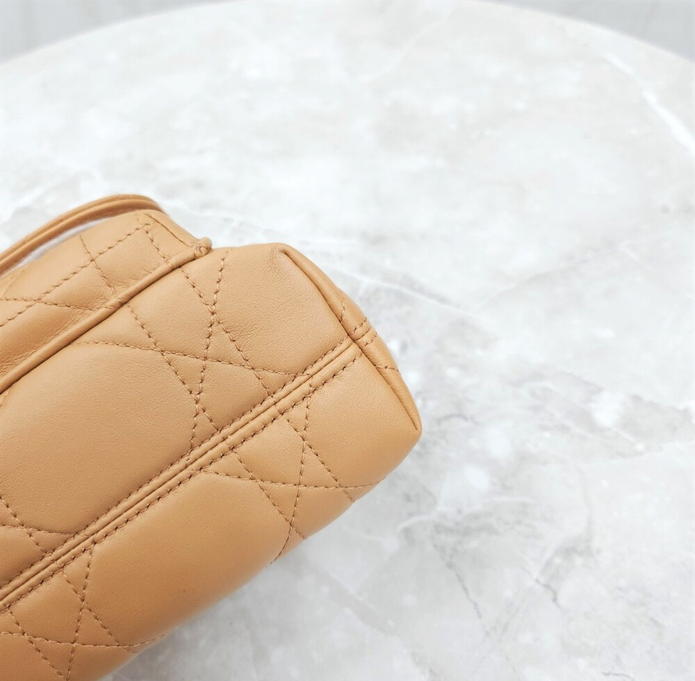 [럭스유] (새상품) 디올 카로 나노 버킷백 라이트골드 매크로 까나쥬 S5250UNOZ