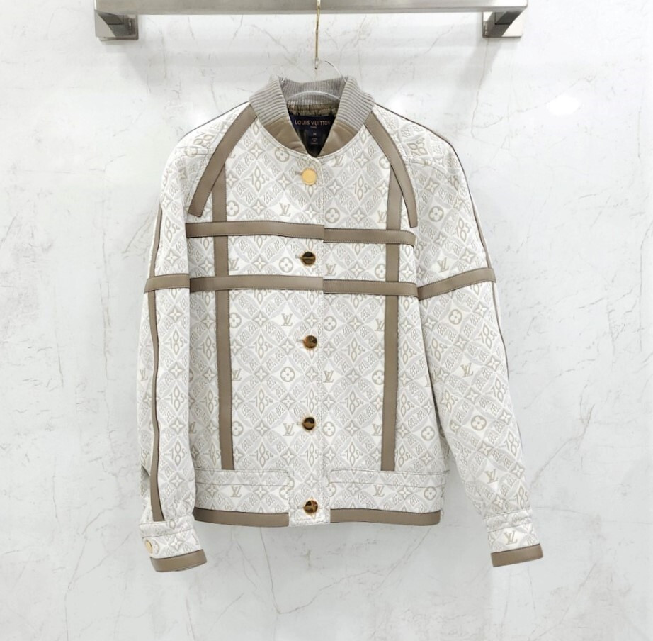 [럭스유] 36 / 루이비통 LV 모노그램 1854 레더 바시티 봄버 자켓 1A9MIO