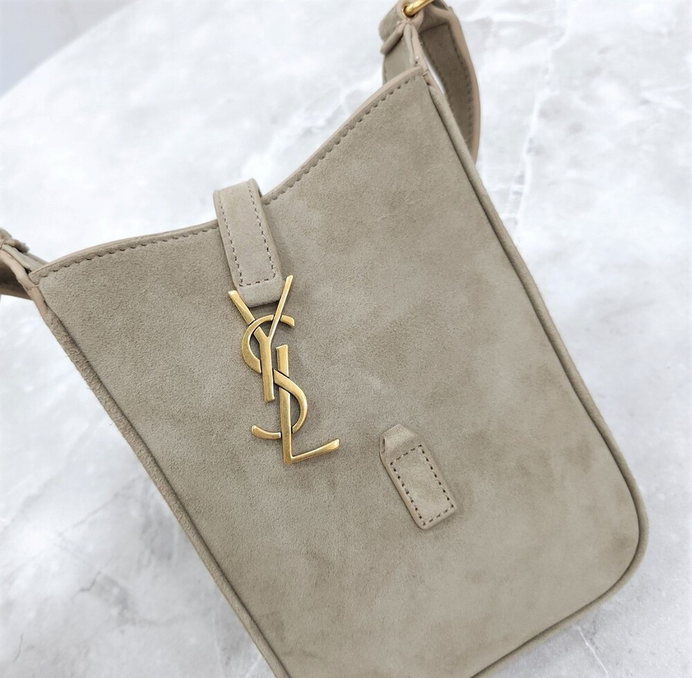 [럭스유] 생로랑 Le5A7 버티컬 스웨이드 파우치 크로스백 735214