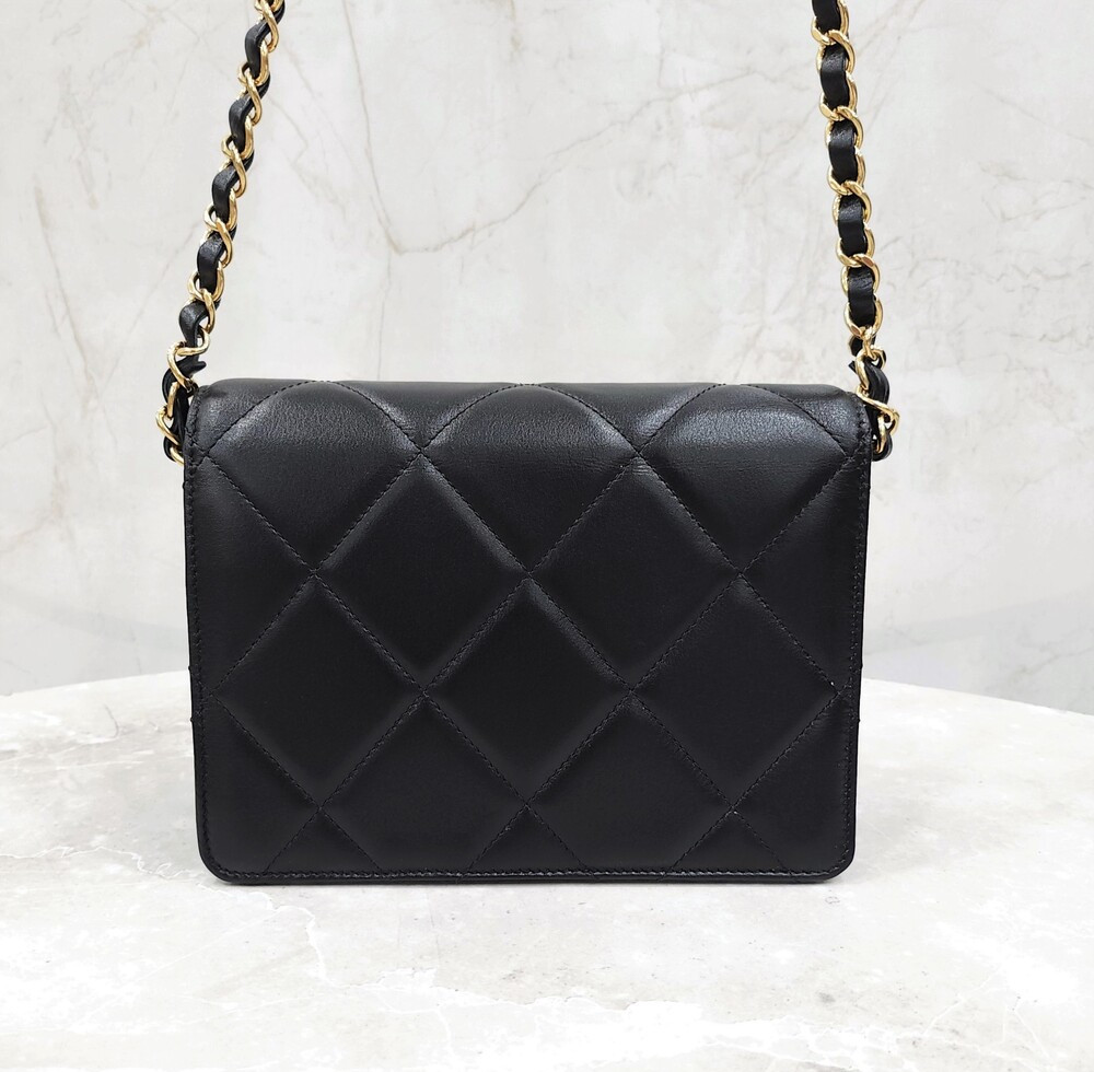 [럭스유] (새상품) 샤넬 미니 플랩백 카프스킨 스트라스 골드메탈 내장칩