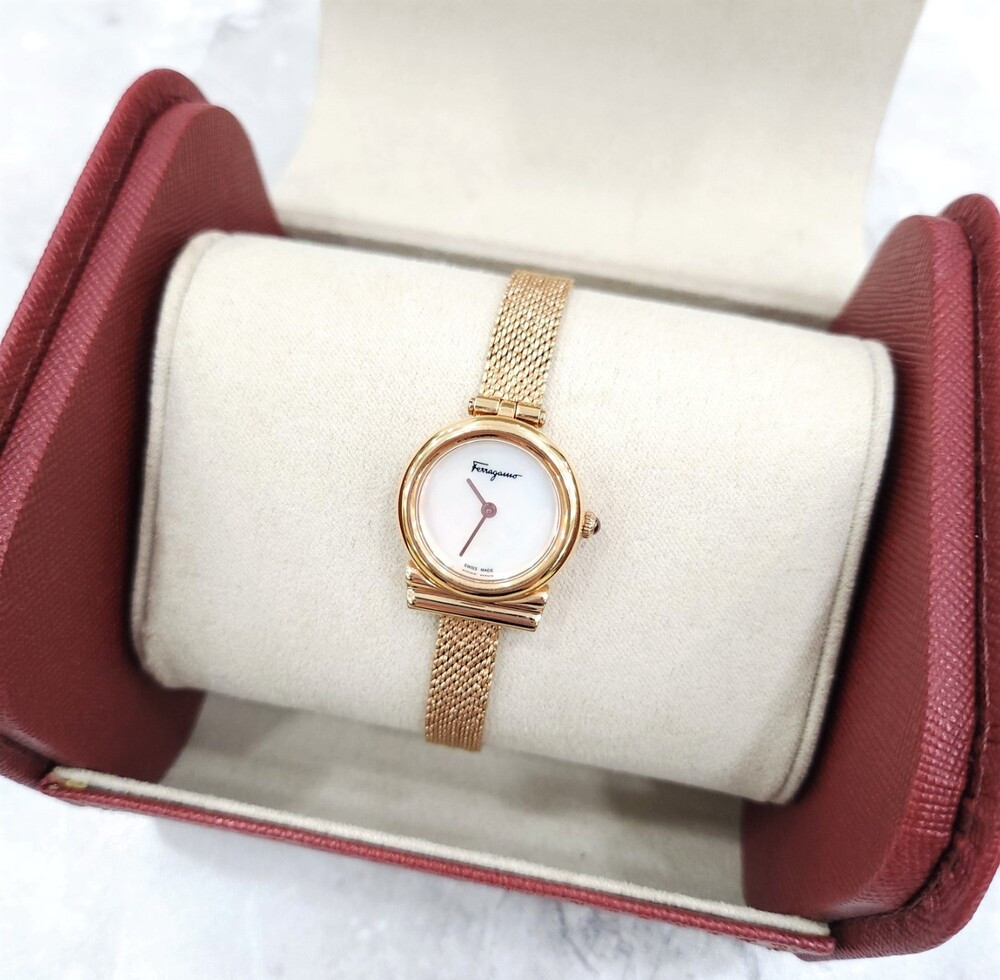 [럭스유] 페라가모 간치니 여성 시계 22mm SFIK00919