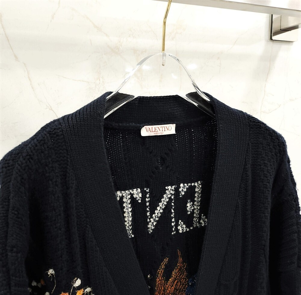 [럭스유] XL / 발렌티노 백 로고 자수 애니멀 가디건