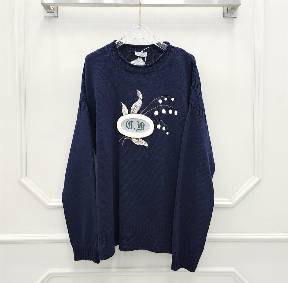 [럭스유] L / 디올 플라워 자수 로고패치 스웨터 니트