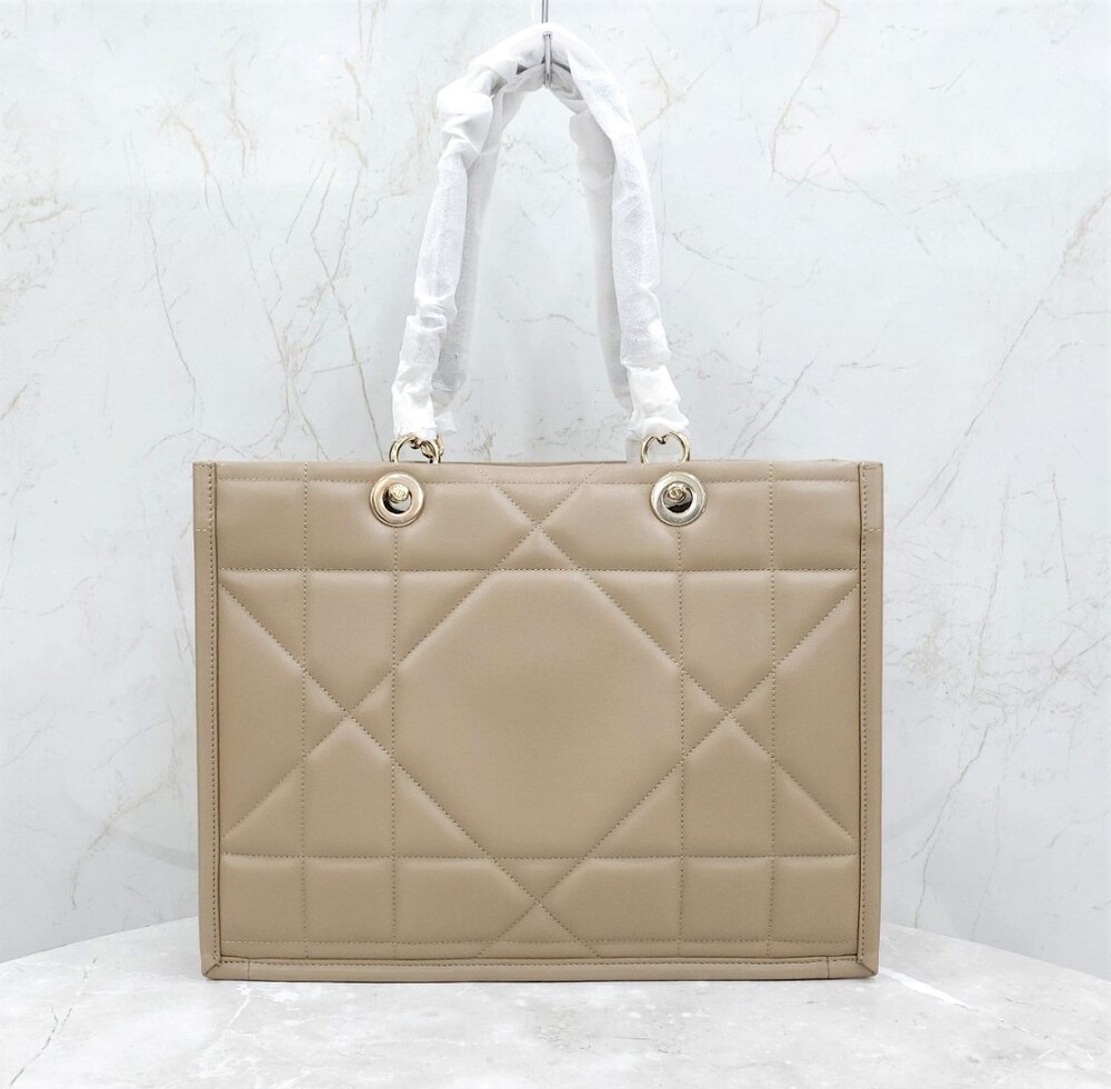 [럭스유] (새상품) 디올 레더 에센셜 토트백 M8721OZVJ