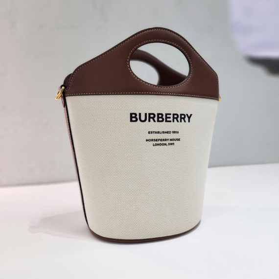 버버리 스몰 투톤 포켓 버킷 숄더백 80462421