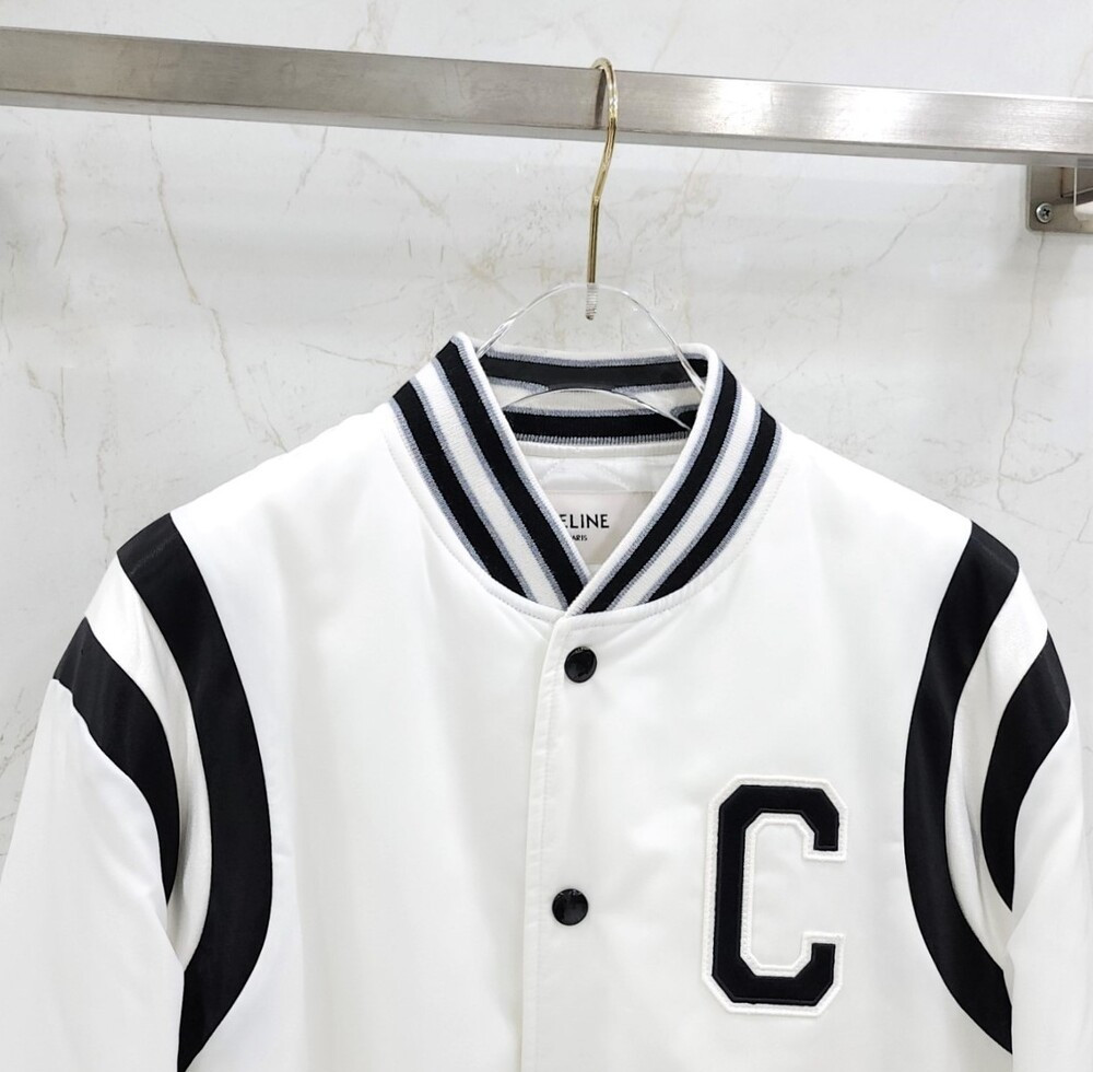 [럭스유] (새상품) 36 / 셀린느 로고 패치 크롭 바시티 봄버 자켓 2W803227R